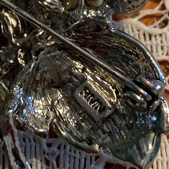 Vintage RMN Signed Faux Pearl  Floral Broo… - Picture 4 of 4